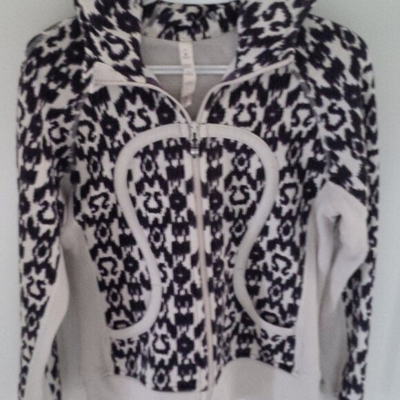 Lululemon Size 8 Ladies Athletica Zip-Up Hoodie, Black/Grey - Picture 1 of 7